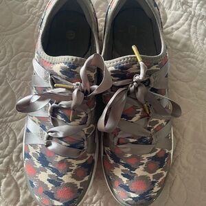 Bzees Inspire Slip On Sneakers Camo Animal Print Ribbon Accent 7M EUC